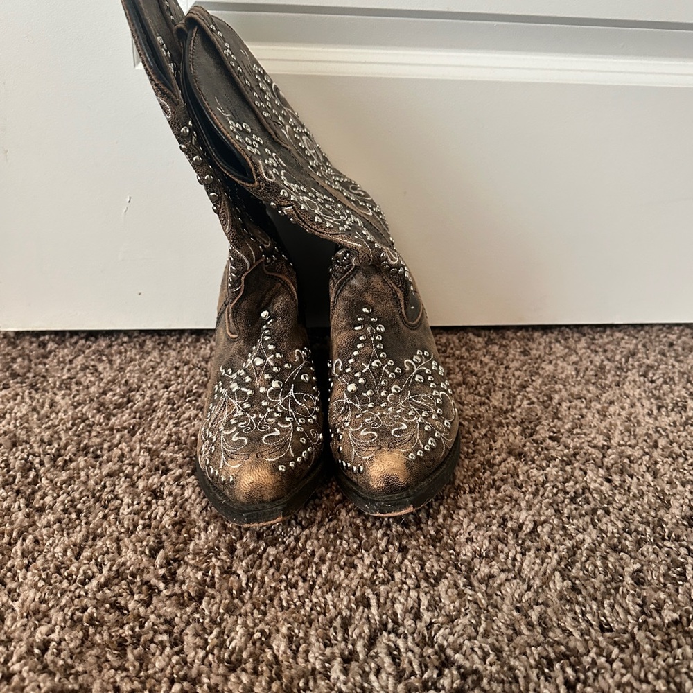 Studded Embroidered Western Ankle Boots - Brown - Picture 3 of 7